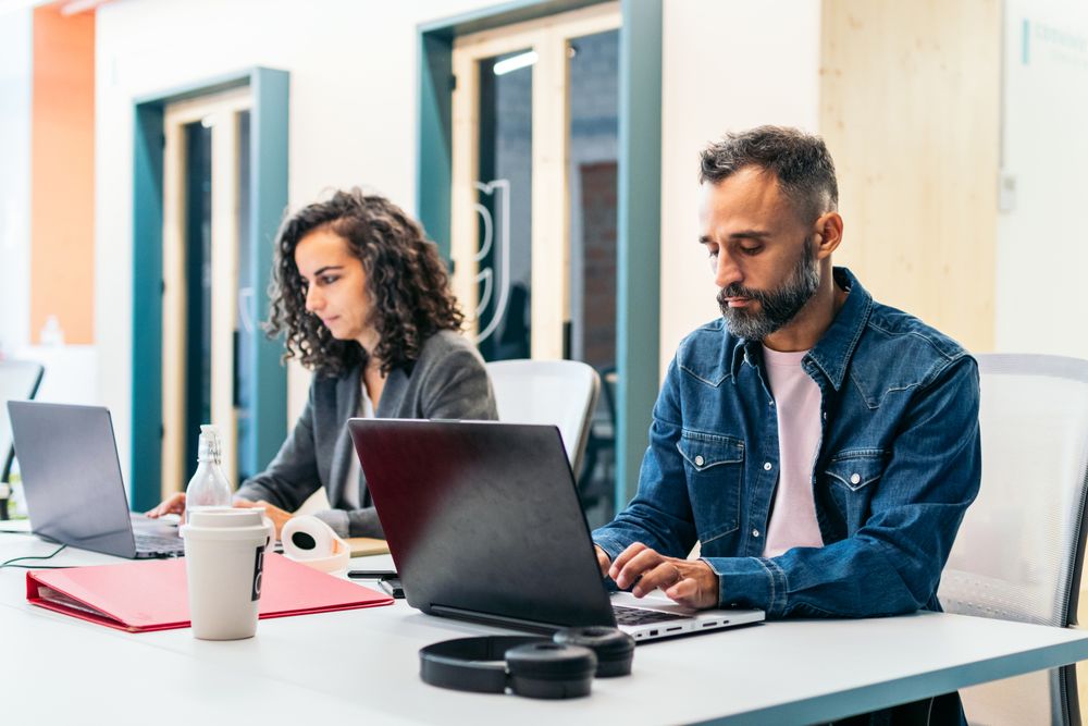 Business Community: A Photo of the Collaborative Work Environment