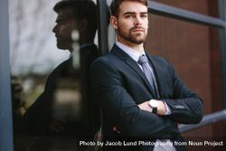 Portrait of confident businessman standing by office building 5rVzl5