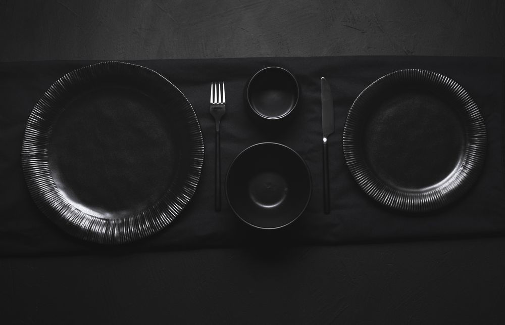 Dark tablesetting