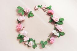 Ring of delicate pink roses