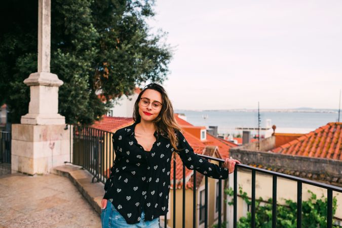 Casual woman against cityscape