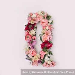Letter Q made of real natural flowers and leaves 0v8Xo4