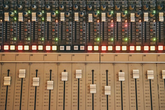Equalizer instrument in a studio