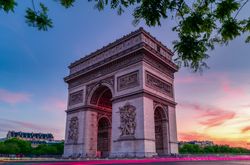 D'arch de triomphe at dusk