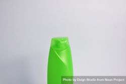 Green mockup shampoo bottle with copy space 5zrrGX