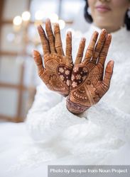 Woman hands with heart shaped henna tattoo bY6ZN0