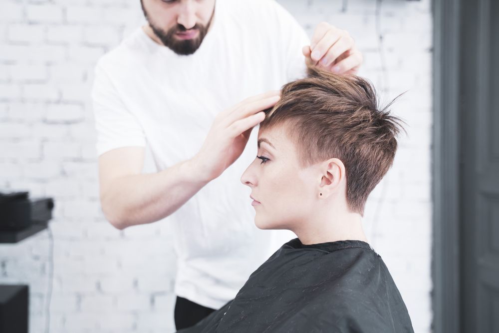 Hairdresser combing the woman's fingers