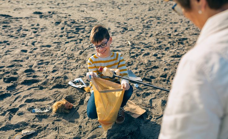 Volunteers cleaning the beach