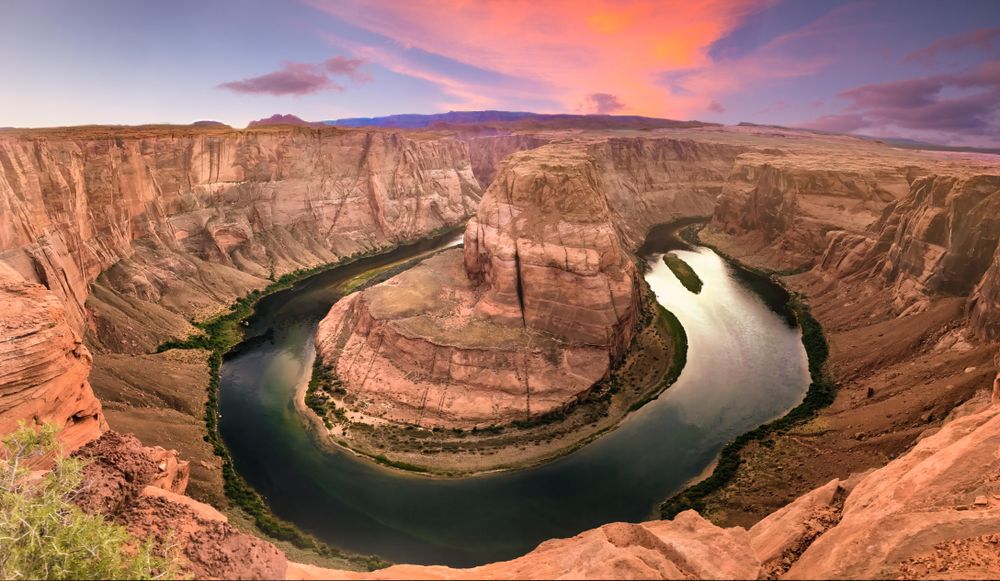 Horseshoe bend in Glen Canyon National Recreation Area near Page, AZ, USA