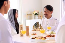 Celebrating Hari Raya Lebaran Ied Mubarak with Family and Friend, Eat Festive Indonesian Menu
