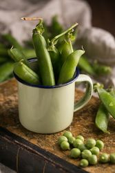 Fresh peas and pea pods