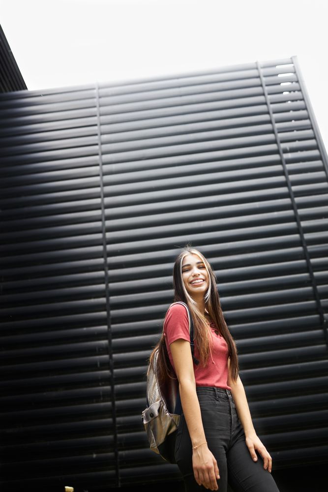 Portrait of smiling young woman in t-shirt