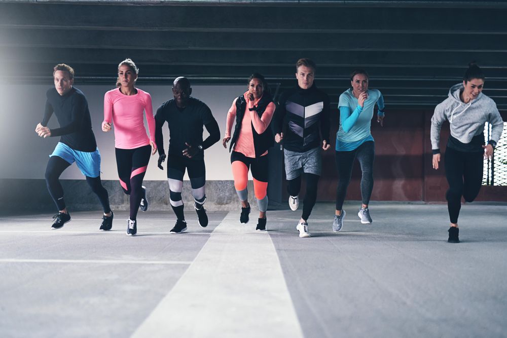Line of sporty people beginning to sprint