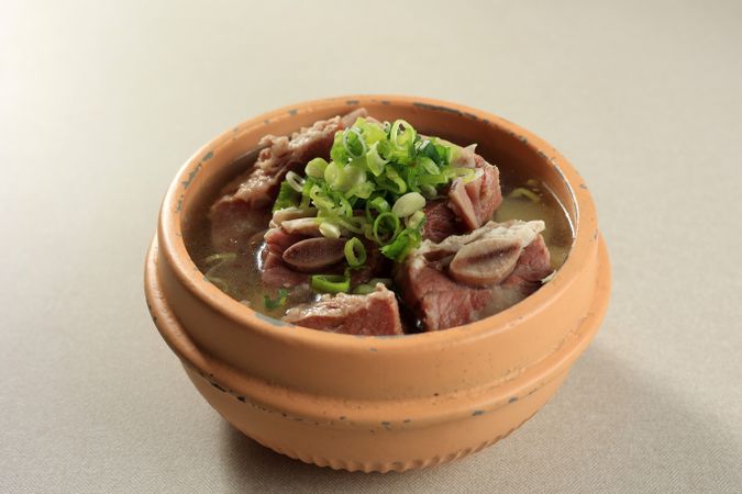 Galbitang, Korean Short Rib Soup with Green Onion Topping on Dolsot.