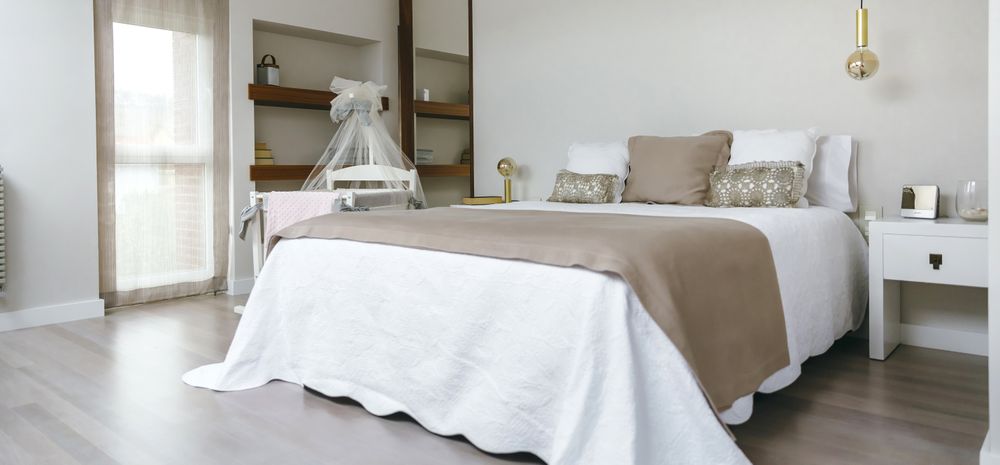 Bedroom with double bed and cot