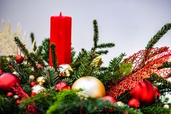 Side view of Christmas table center piece with pine branch and ornaments