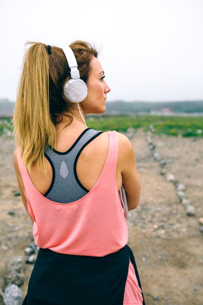 Young sportswoman in front of the way to go