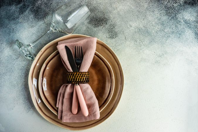 Place setting in pink