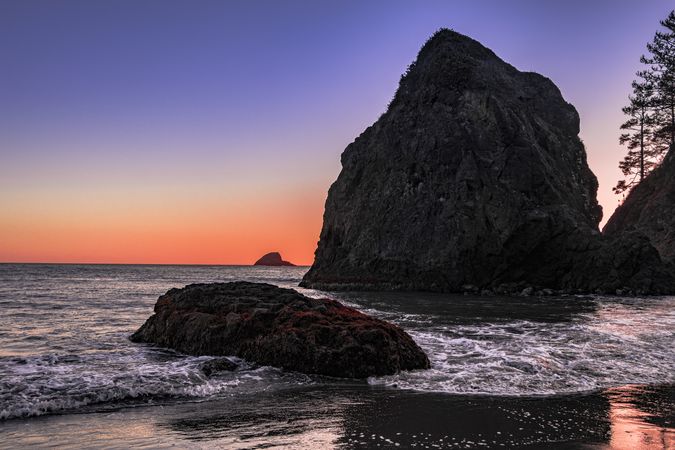 Rocky beach in Northern California at dusk