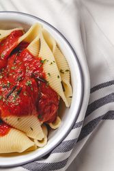 Big pasta shells cooked with tomato sauce