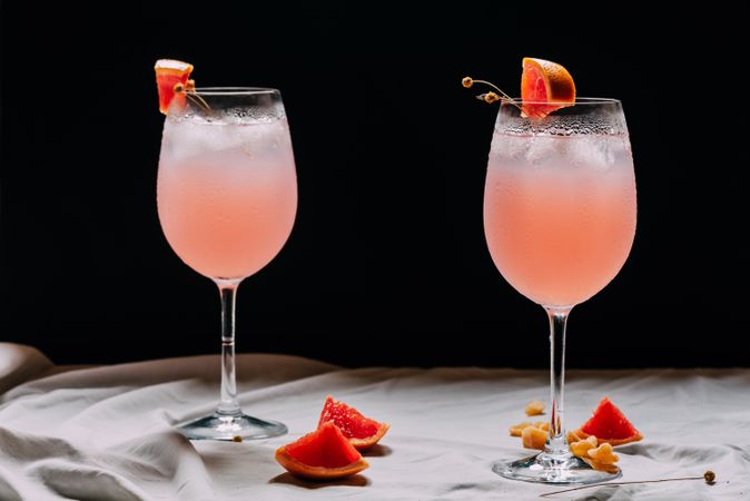 Cocktail grapefruit. Alcoholic beverage with ice