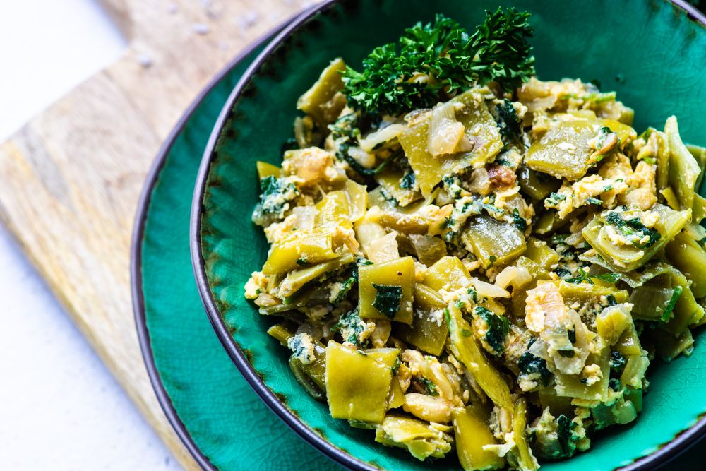 Georgian lobio dish in green bowl
