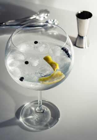 Gin tonic cocktail over a club bar background