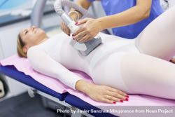 Female lying in medical spa having a body treatment for fat loss 5n9A80