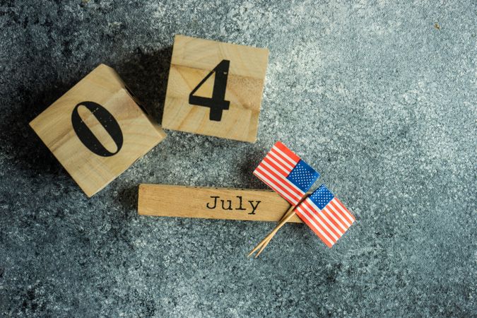 Counter with July 4th date and mini flags
