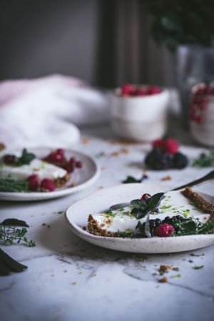 Lime pie with berries