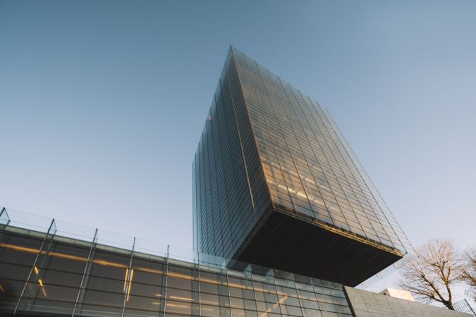 Multi storey building of glass