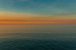 Peaceful endless ocean in sunset