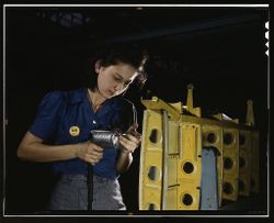 Nashville, TN, USA - 1943: Woman operating a hand drill 4mZkQb