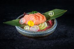Salmon sashimi with lime slices
