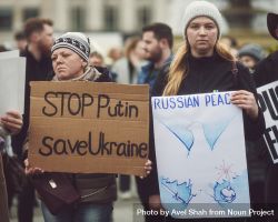 London, England, United Kingdom - March 5 2022: Two women with “stop Putin” and “Russian Peace” sign 0Vmzvb