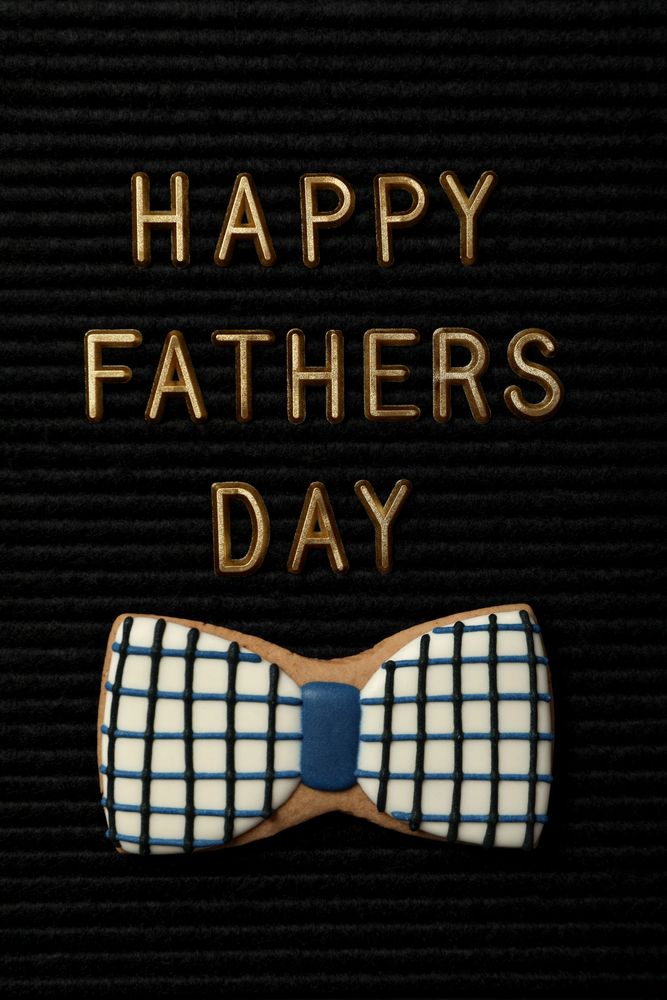 Inscription on a black board for Father's Day, on a dark background.