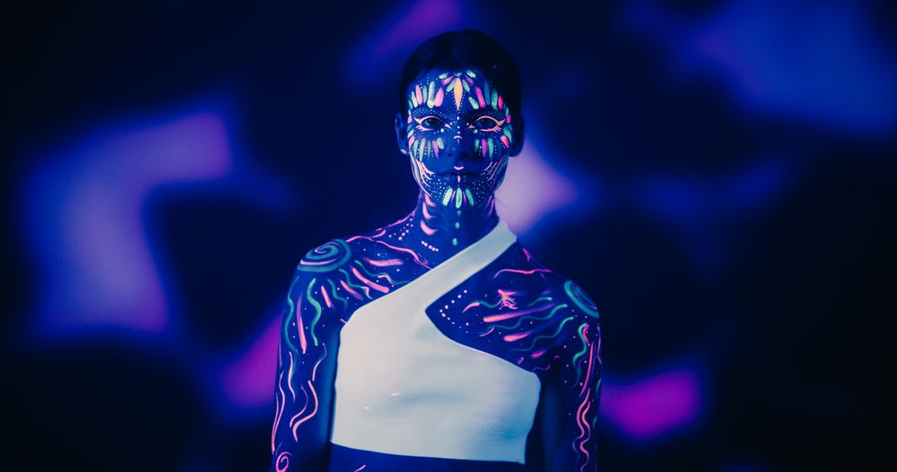 Innovative Beauty Advertising Shoot: Talented Model Showcases Her Unique Style