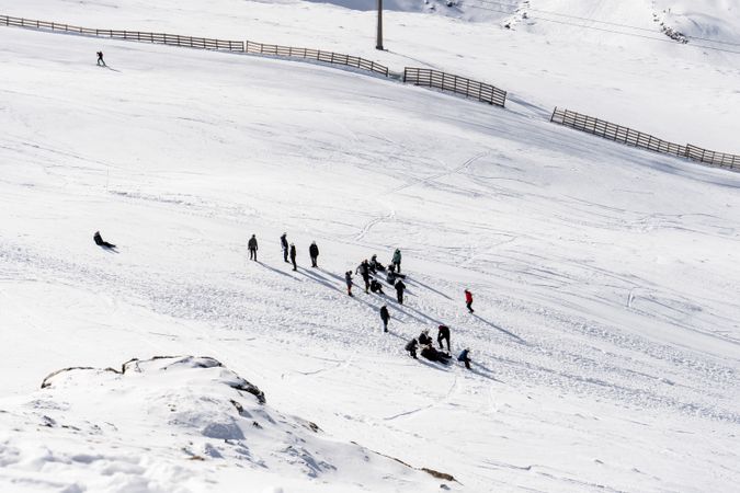 Many people on slopes of Sierra Nevada ski resort