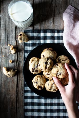 Plate with vegan cookies with chocolate chips