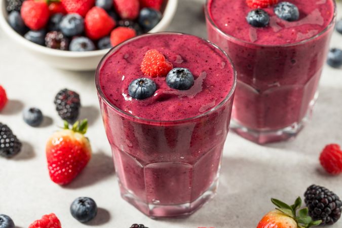 Healthy Refreshing Mixed Berry Breakfast Smoothie