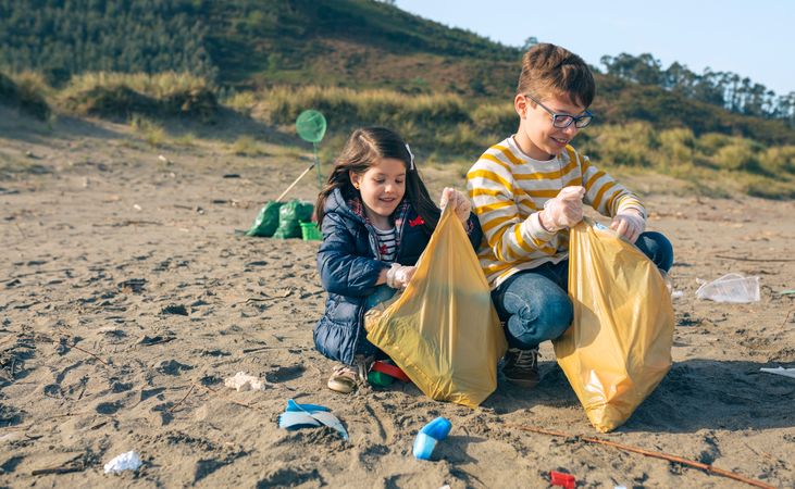 Children volunteers cleaning the beach