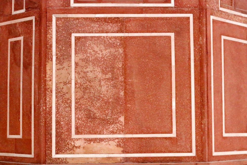 Squares on facade of mosque in Lahore