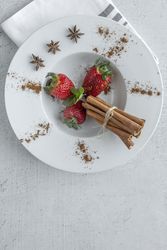 Strawberries with cinnamon and mint