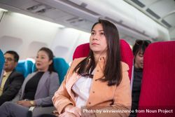 Woman sitting on busy airplane benVl0