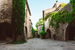 Photograph of a medieval village located in Spain.