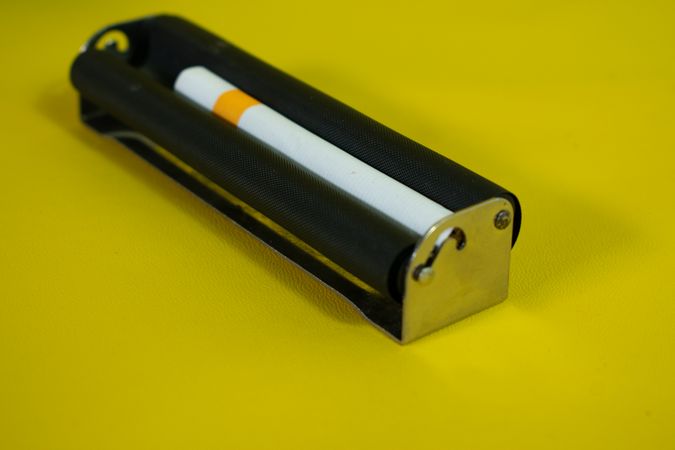 Cigarette in hand rolling device