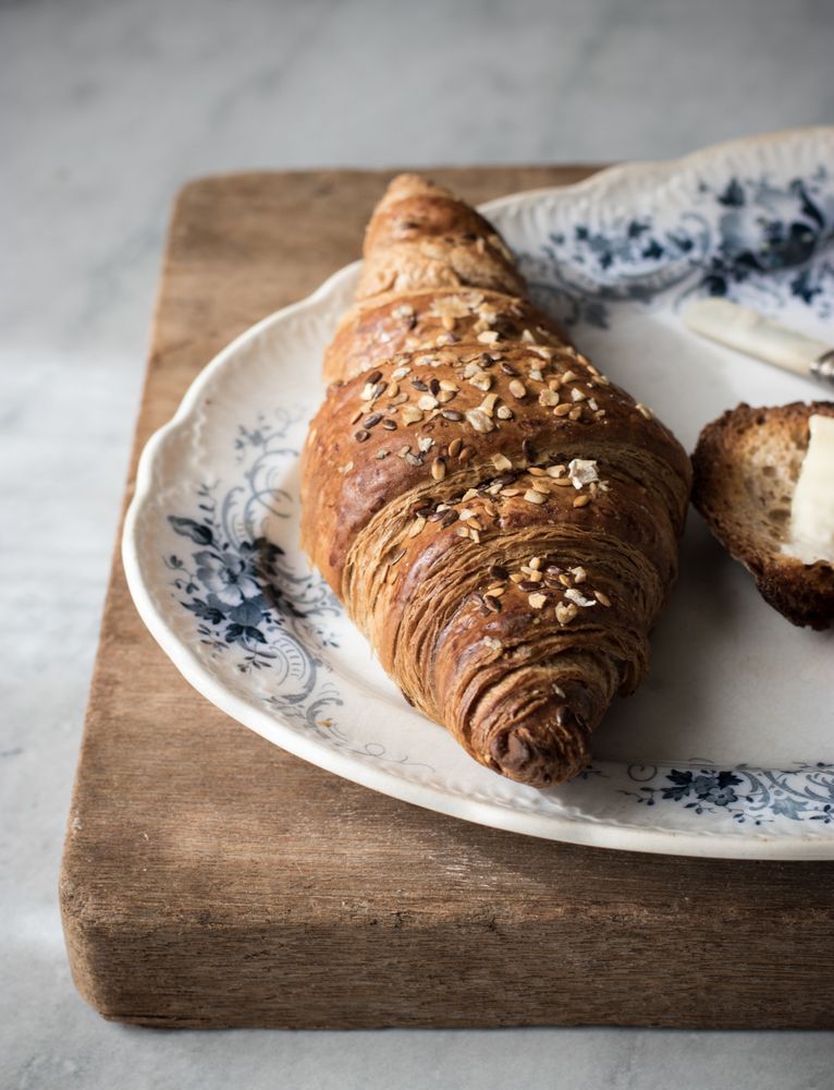 Crispy croissant with grains