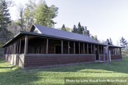 A long log lodge at the Joyce Estate in Bovey, Minnesota 56Qyj0