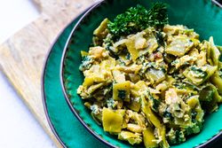 Georgian lobio dish in green bowl