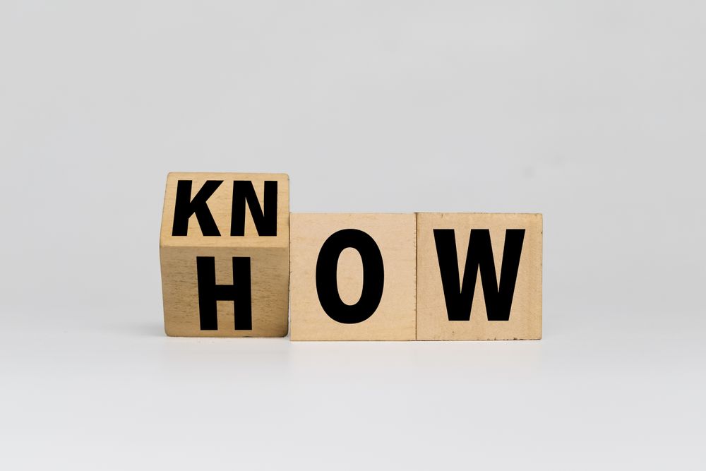 turn wooden cube with know how words symbol. business knowledge concept
